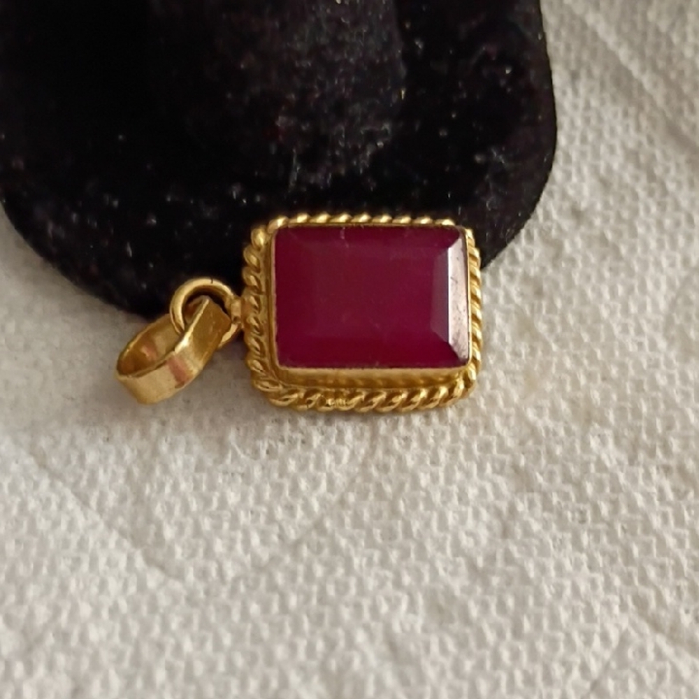 Vintage 14ct Red Ruby Pendant 💎🤗